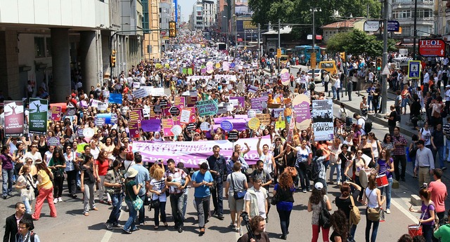 Turkish women protest plans to curb abortion