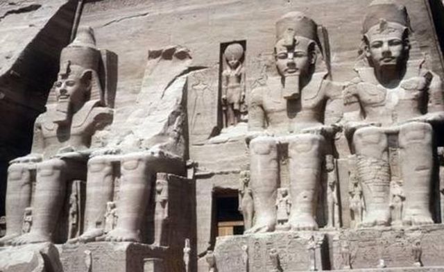 Pirámides, Monumentos y Reyes