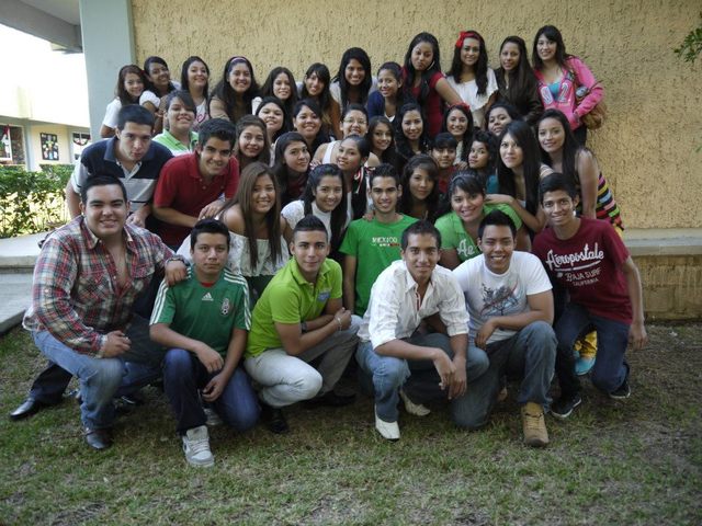 felizmente estudiando en el ISENCO