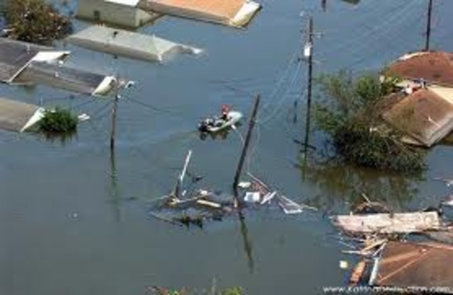 Hurrican Katrina hits