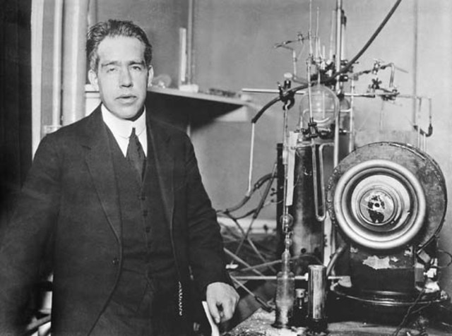 Ernest Rutherford, Niels Bohr e James Chadwick