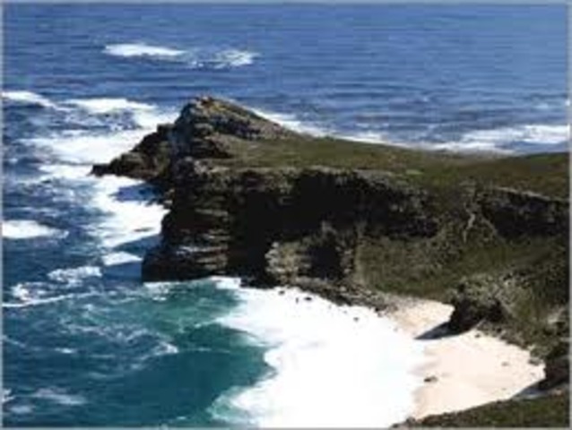 Passagem do Cabo Bojador. Considerado na época como o limite dos mares navegáveis, este famoso promontório é ultrapassado pelo navegador português Gil Eanes;
