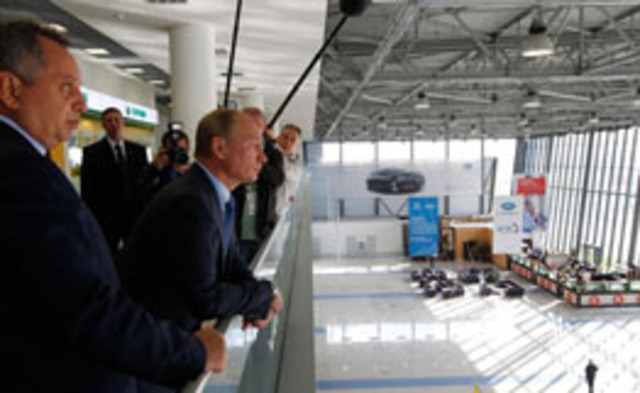 Сечин попросил Путина подключить Восточный нефтехимический завод к магистральному нефтепроводу.