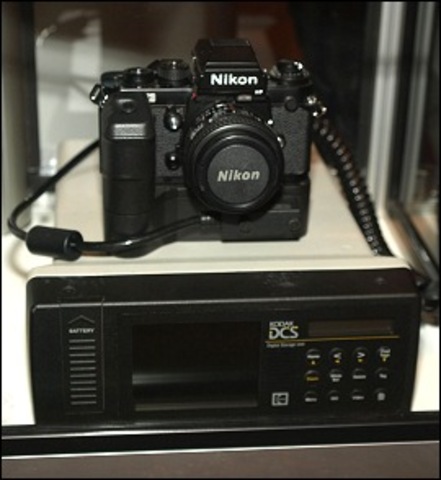 Kodak fa la primera càmera digital