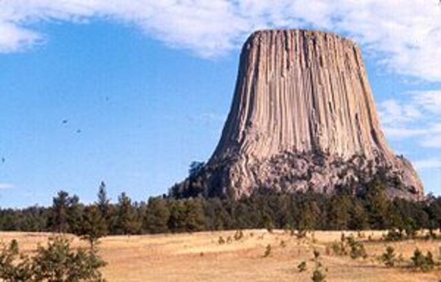 Roosevelt establishes "Devil's Tower" as first national monument
