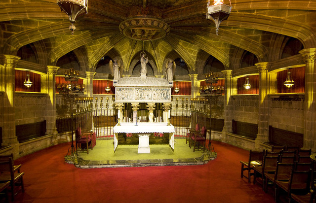 Construcció de l'ábside i la cripta  de el presbiterio