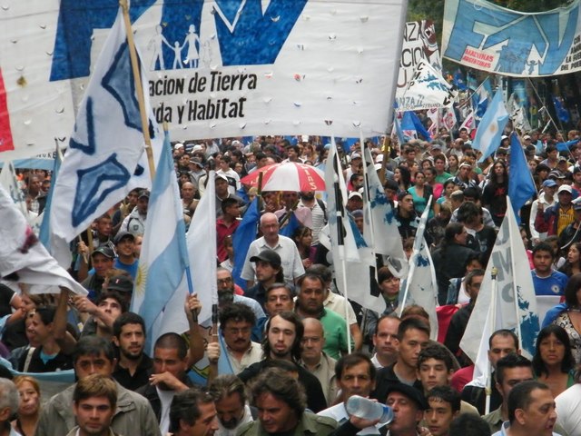 Baja de defensas argentinas.