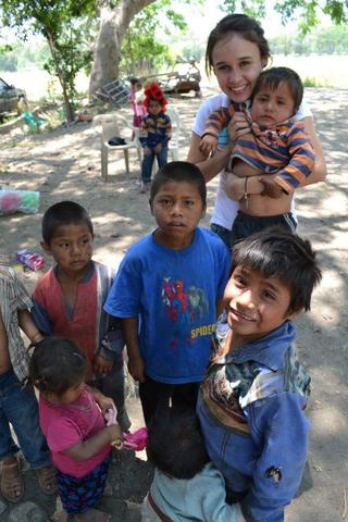 Juntos por una flor en el desierto