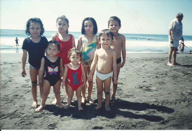 En la Playita con mis Primitos...