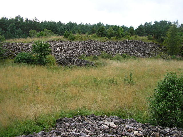 Valjala linnus langeb