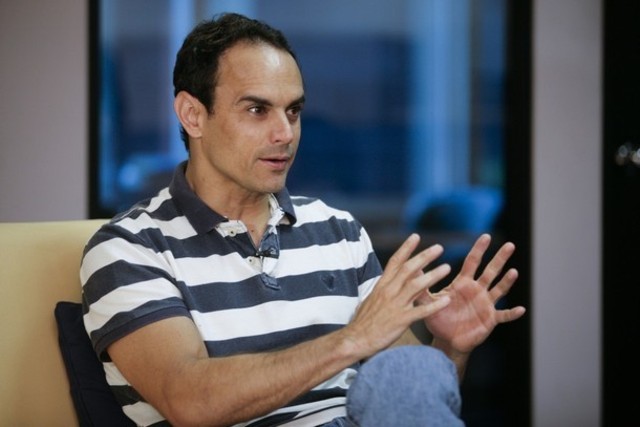 renuncia al sacerdocio y se dedica a la abogacia