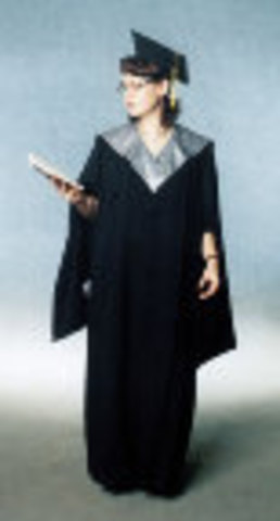 Окончила вуз с отличием