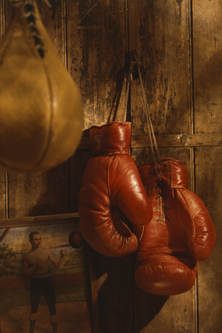 Boxing Scene and Poverty
