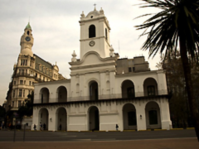 España crea un colonia se llama “Viceroyalty of Río de la Plata”, Buenos Aires es la capital.