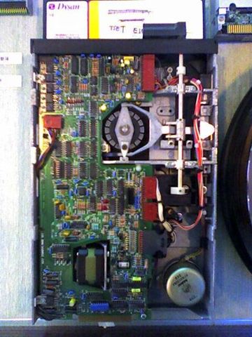 Se inventa el disquete.