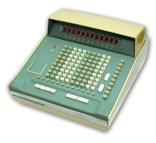 Первый настольный калькулятор