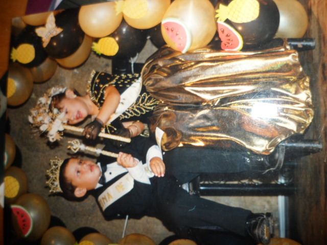 de nuevo reina de la primavera en la primaria