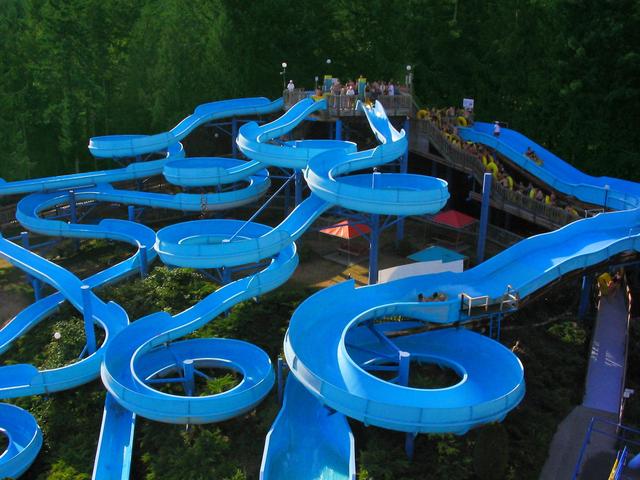 I went to the funnest water park in the world <---