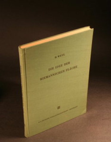 Издал книгу «Die Idee der Riemannschen Fläche» — «Идея римановой поверхности»