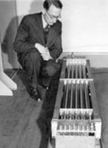 Первое поколение электронно вычислительных машин.