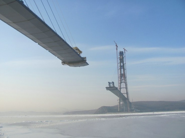 Начало строительства моста