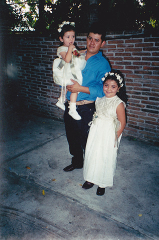con mi papi y mi hermanita