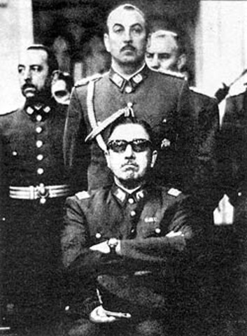 Pinochet llega al poder