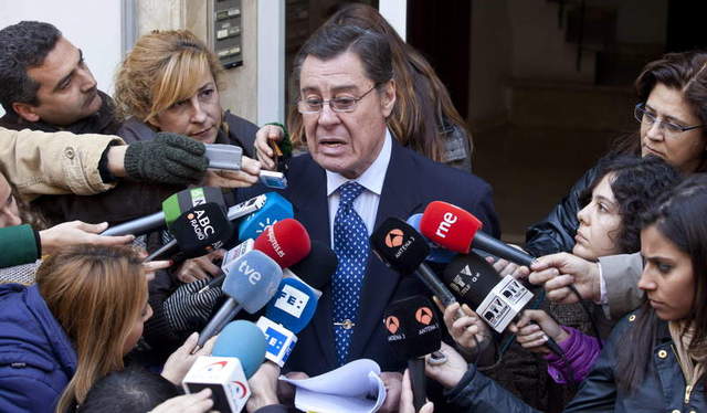 The judge decrees the case gag order