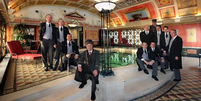 En Paris, 11 Concierges se reúnen por primera vez, con el único objetivo, de intercambiar ideas y experiencias de su profesión. Luego, otros países Europeos comenzaron a formar sociedades similares.