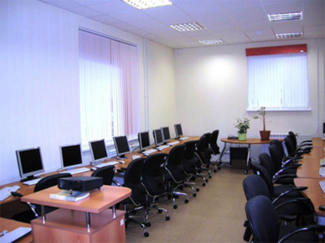 Обеспечение компьютерной техникой образовательных учреждений