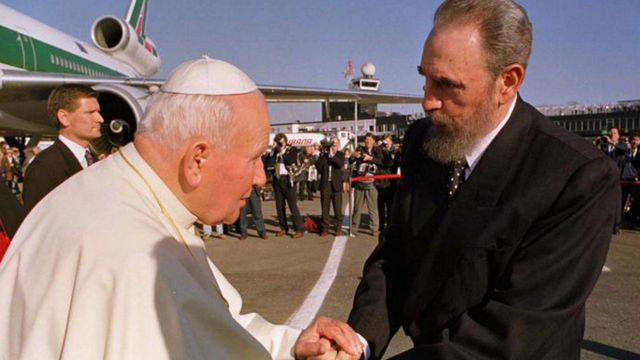 El Papa Juan Pablo II visita Cuba