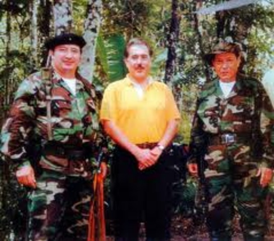 las FARC establecen negocios de paz