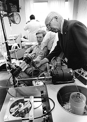 Invention of the kidney dialysis machine