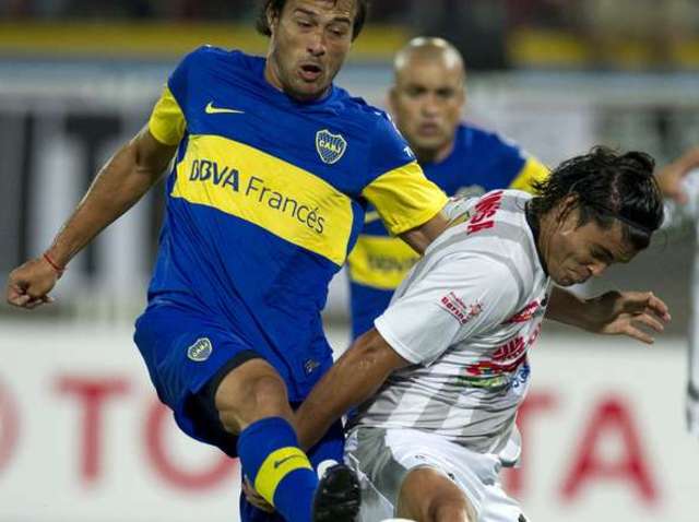 Conflicto con Riquelme: ahora con Cvitanich en el medio