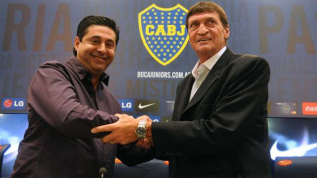 Angelici: “Boca respeta los contratos y Falcioni también”