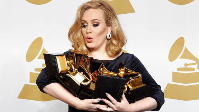 Adele wins 3 awards
