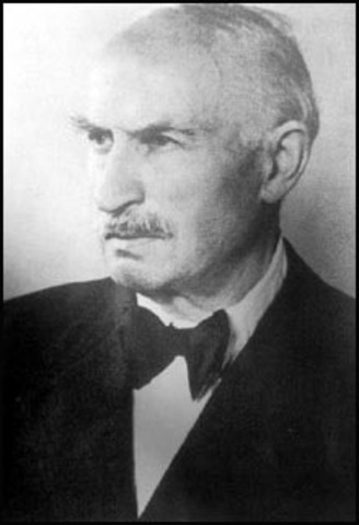 Ernst Leitz microscope is introduced with a spinning mount for 5 objectives.