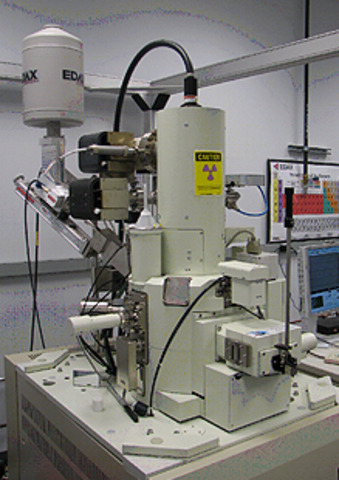 First scanning electron microscope is built.