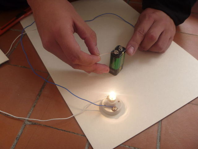 COMPROBACION DE LUZ DEL ROZAMIENTO DEL CABLE A LA PILA