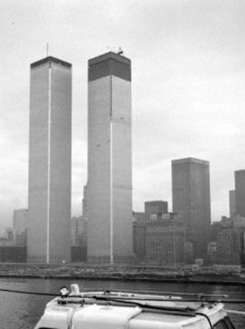 En NY se inaguran las torres gemelas