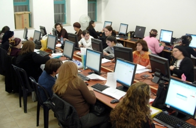 программа  «Научно-методическое обеспечение дистанционного образования».