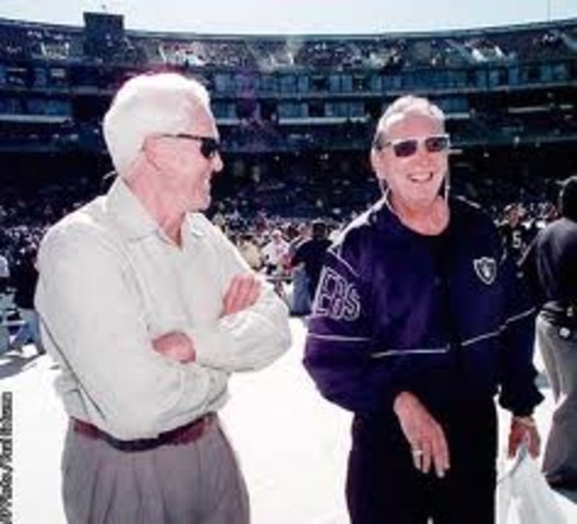 Bill walsh began his pro football coaching career as an assistant for the Oakland raiders.