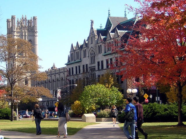 Первое университетское отделение дистанционного обучения в Университете Чикаго