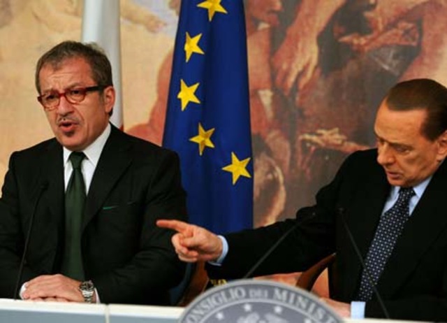 Cade il governo Berlusconi