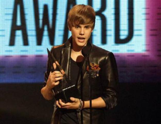 Justin ha sido nominado a Primer artiste del año en los American Music Awards en 2010.