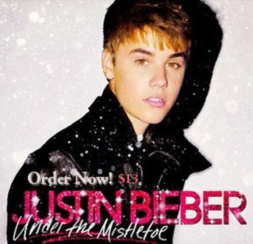 Salió a la venta su segundo álbum de estudio titulado Under the Mistletoe.