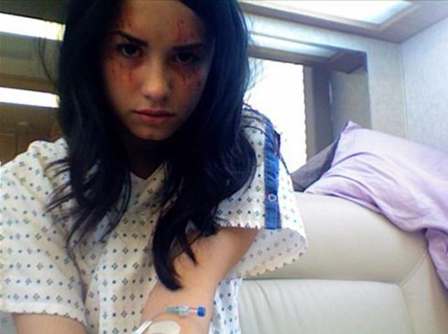 Demi Enters Rehab