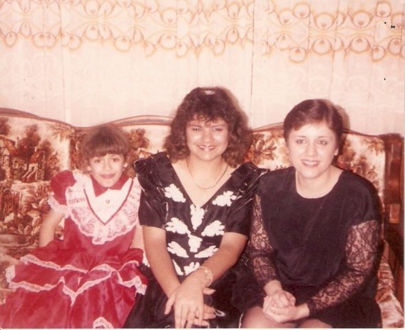 Christmas visits in Puerto Rico (Codeswitching eras)"Mira nena stop it!!"