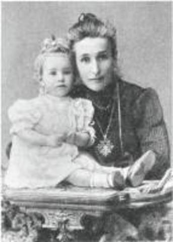 Родилась дочь от Цветковской