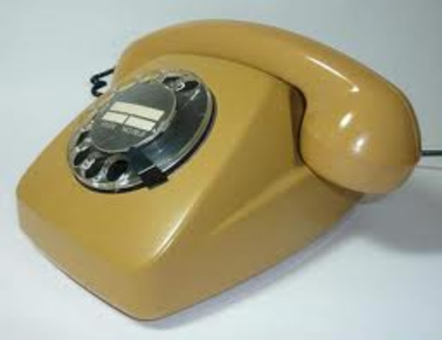 Primer teléfono fijo en casa